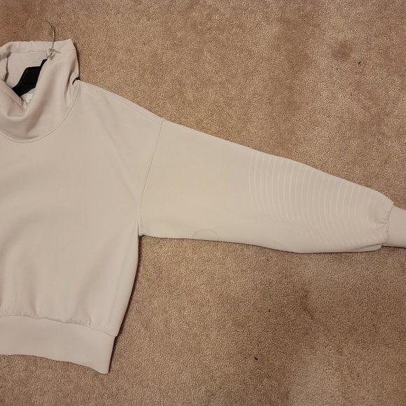 Lululemon Pullover - Picture 8 of 8